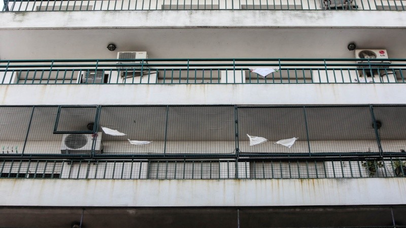 Así lucieron algunos de los balcones rosarinos que se sumaron a la movida este 24 de marzo.