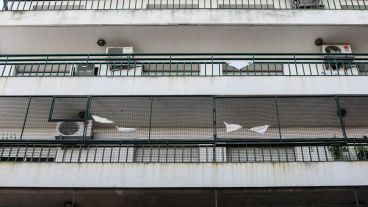 Así lucieron algunos de los balcones rosarinos que se sumaron a la movida este 24 de marzo.