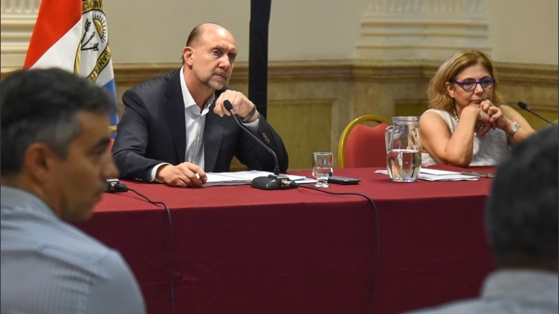 El gobernador y la secretaria de Salud durante las reuniones de la jornada.