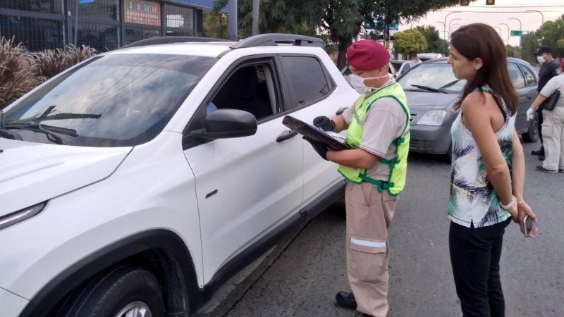 Uno de los controles, con la presencia de la secretaria municipal. 
