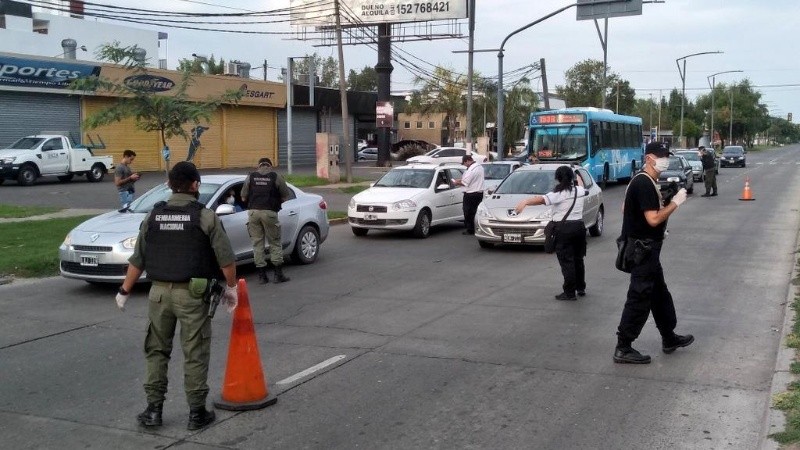 Uno de los controles, con la presencia de la secretaria municipal. 