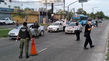 Uno de los controles, con la presencia de la secretaria municipal.
