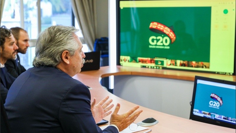 El presidente durante la videoconferencia con líderes del G20. 