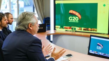 El presidente durante la videoconferencia con líderes del G20.