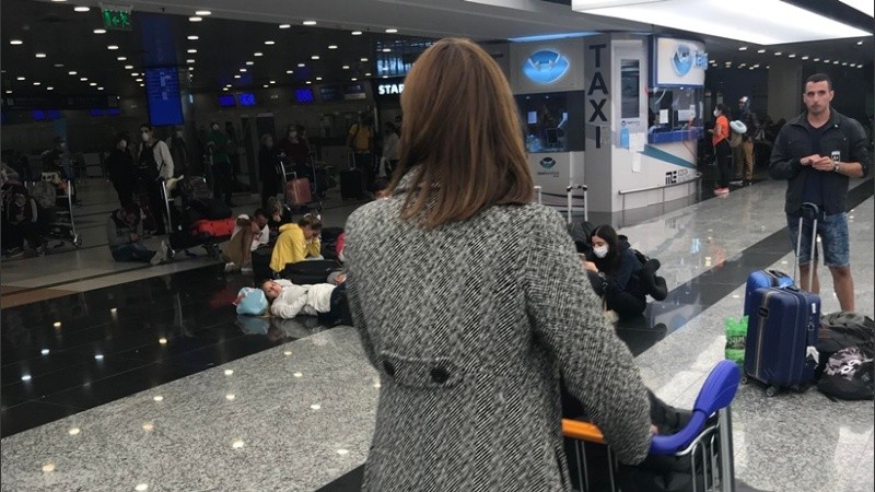 El aeropuerto de Ezeiza con la llegada de argentinos en el marco de la emergencia.