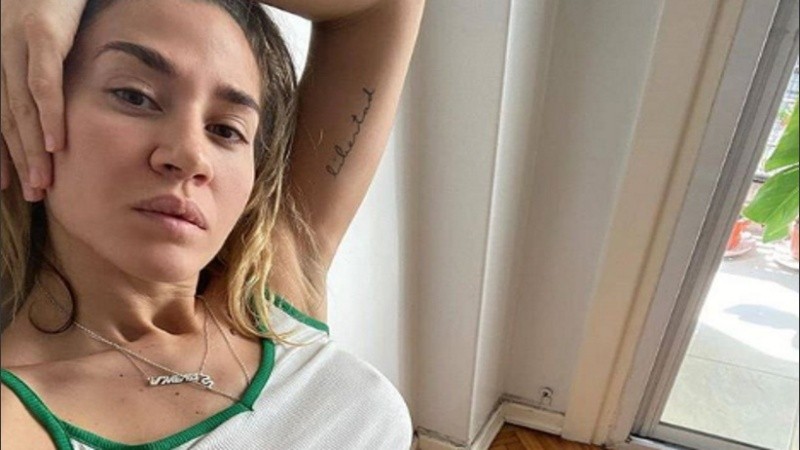 Un nuevo material de Jimena Barón en las redes. 