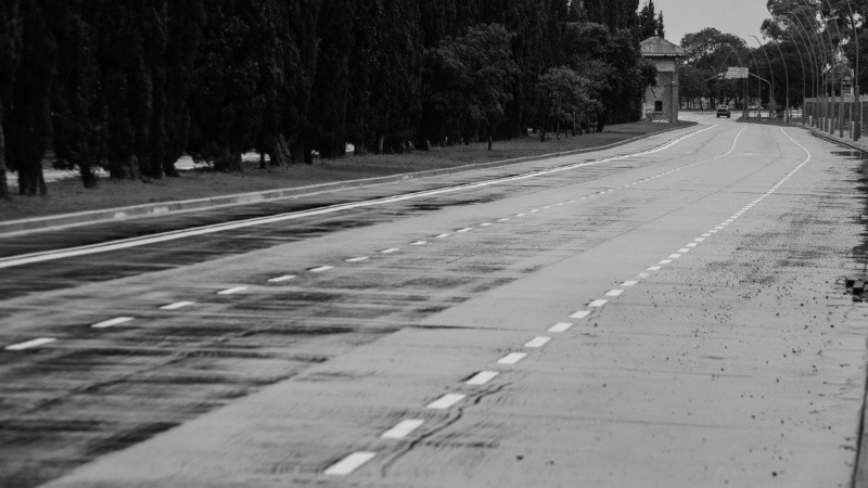 La avenida de la Costa con poco movimiento en este octavo día de cuarentena obligatoria.