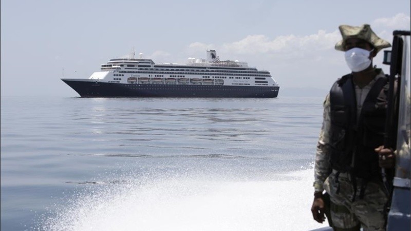 Los pasajeros permanecen varados en Panamá.