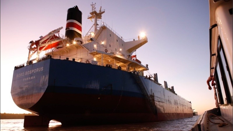 Los barcos podrían quedar varados sin trabajos de carga y descarga.