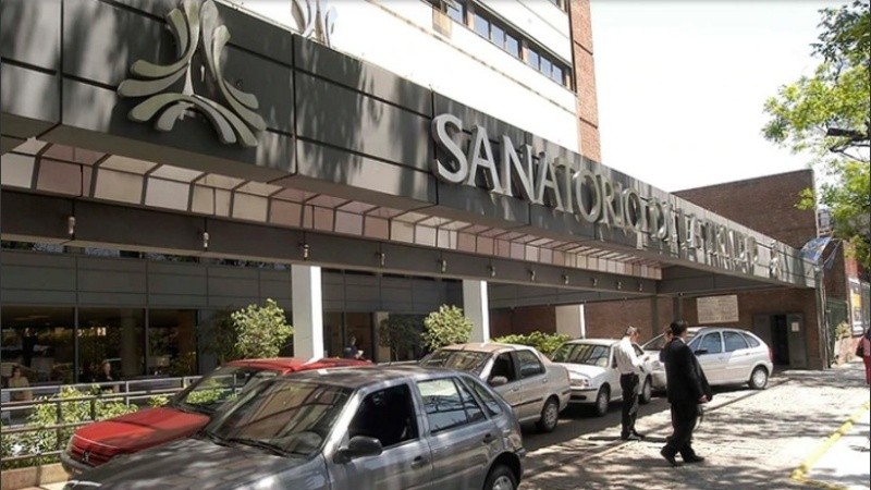 El niño se encuentra intubado y ventilado mecánicamente.