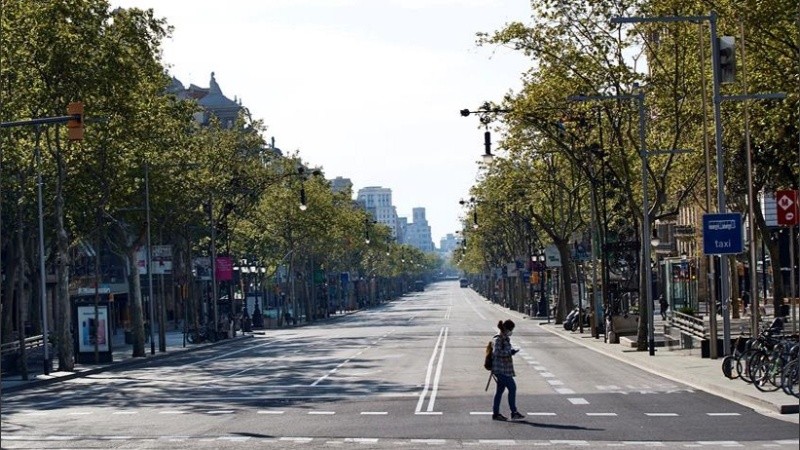 Así lucía este domingo el Paseo de Gracia de Barcelona.