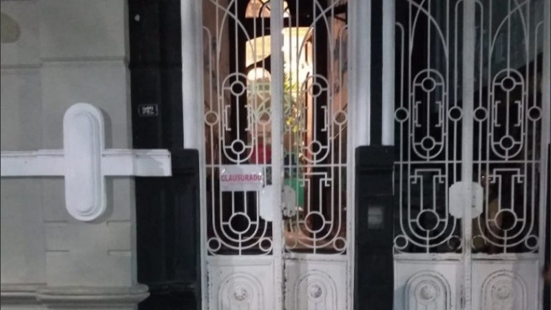 El local gastronómico se ubica en Pellegini al 900.