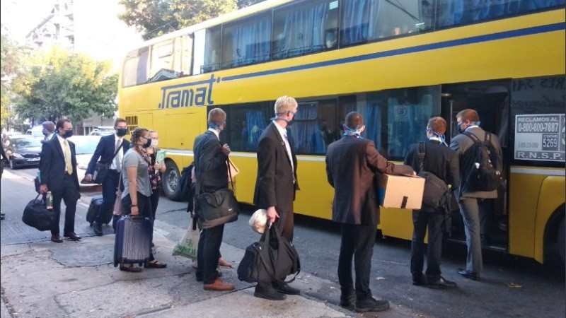 Los misioneros lograron finalmente partir pero reprogramaron su vuelo.