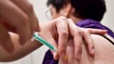 La vacuna contra la gripe se empezó a colocar a los grupos de riesgo.