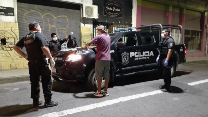 En toda la provincia, entre el 20 de marzo y las 8 de la mañana de este lunes, hubo 5.989 arrestados.