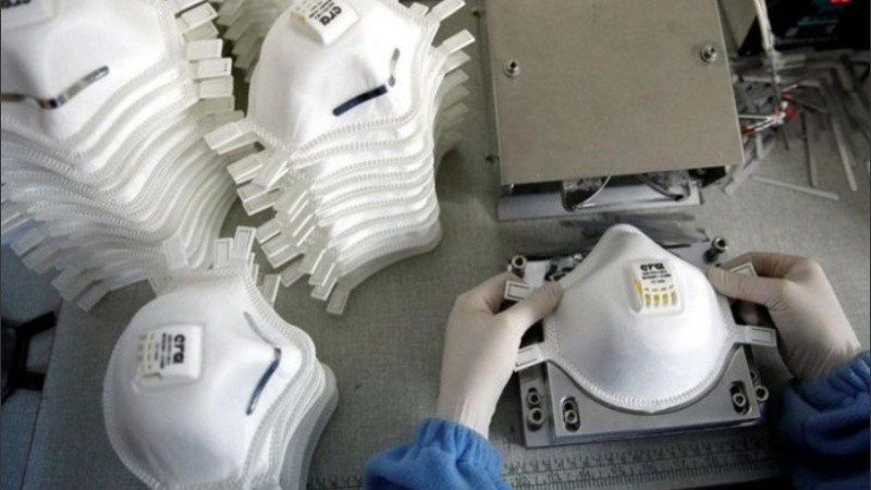 Los barbijos empezaron a escasear en las farmacias.