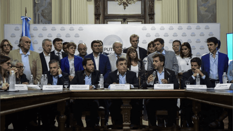 Los legisladores de Juntos por el Cambio se posicionan en medio de la crisis.