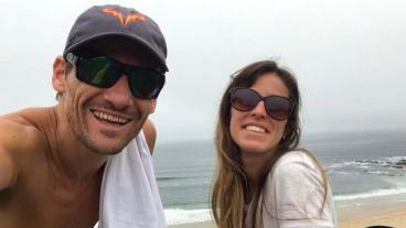 La pareja necesita volver a Rosario.