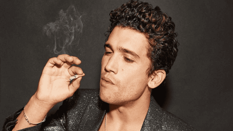 Jaime Lorente es Denver en La casa de papel.