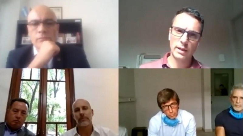 Foppiani, arriba a la derecha, en la audiencia que hizo mediante videoconferencia.