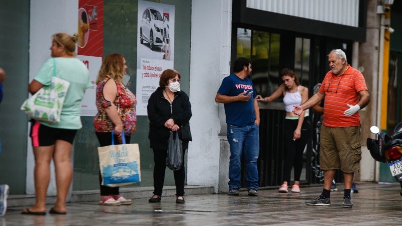 Este viernes los bancos atenderán a jubilados y beneficiarios sociales. 