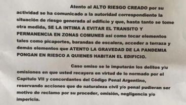 El cartel destinado a una joven médica en el barrio porteño de Colegiales.