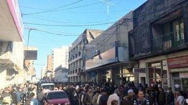 Impresionante aglomeración de jubilados en Corrientes.