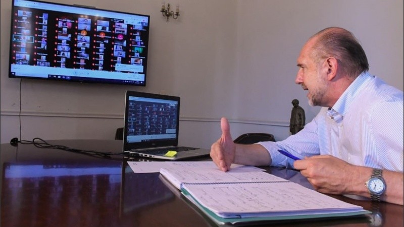 Perotti en contacto con intendentes y jefes comunales en el contexto de la cuarentena. 