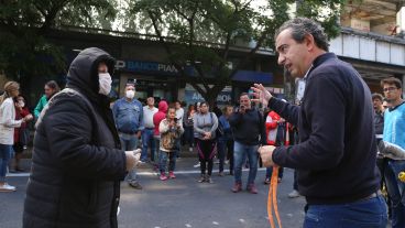 Pablo Javkin en persona para solucionar el caos en el microcentro.