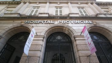 La mujer quedó internada en el hospital Provincial.