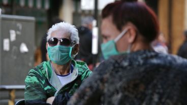 Hubo más organización para los abuelos y abuelas este sábado frente a los bancos.