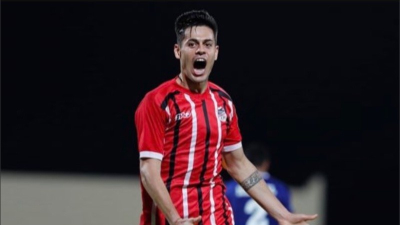 Brian, de 23 años y nacido en Arteaga, se encuentra con su novia en Omán.