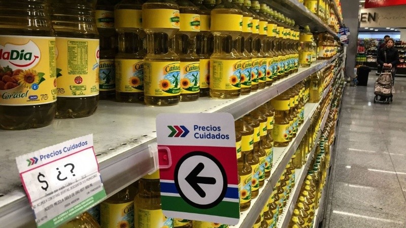 El precio del aceite que compra el gobierno es más caro que el del supermercado.