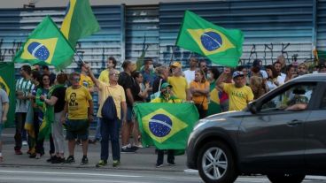 Manifestantes en San Pablo piden al gobernador levantar la cuarentena.