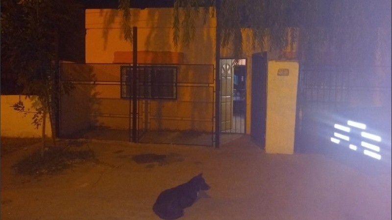 La casa baleada durante la madrugada en Villa Gobernador Gálvez. 