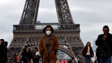 París y la Prefectura de Policía restringieron el horario para salir de casa a hacer deporte al constatar una importante afluencia de público en la calle o en los bosques en los últimos días.