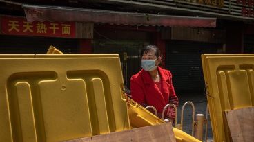 Wuhan levanta restricciones poco a poco.