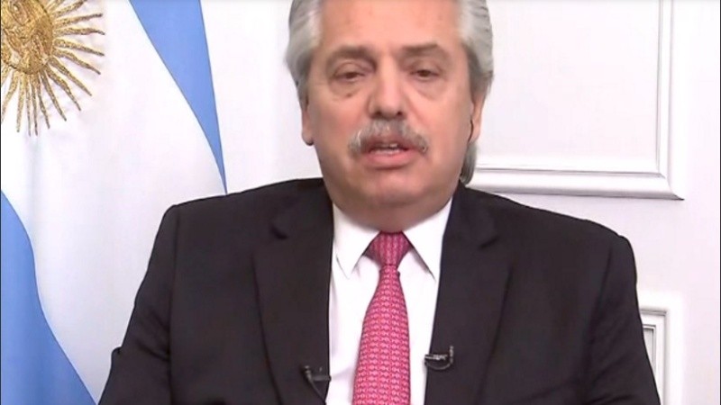 Fernández remarcó la continuidad del aislamiento y prometió más control. 