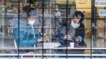 Para llevar. Las medidas preventivas resultan determinantes hasta ahora.