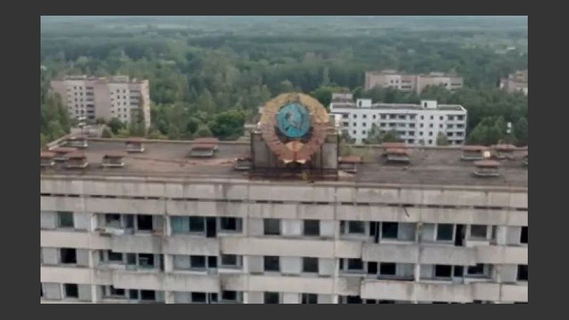 Las autoridades estiman que el fuego seguirá por algunos días más.