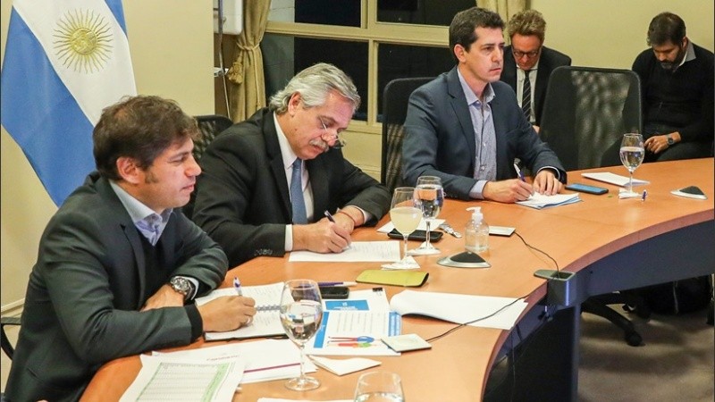 Fernández firmó el decreto de asistencia financiera.