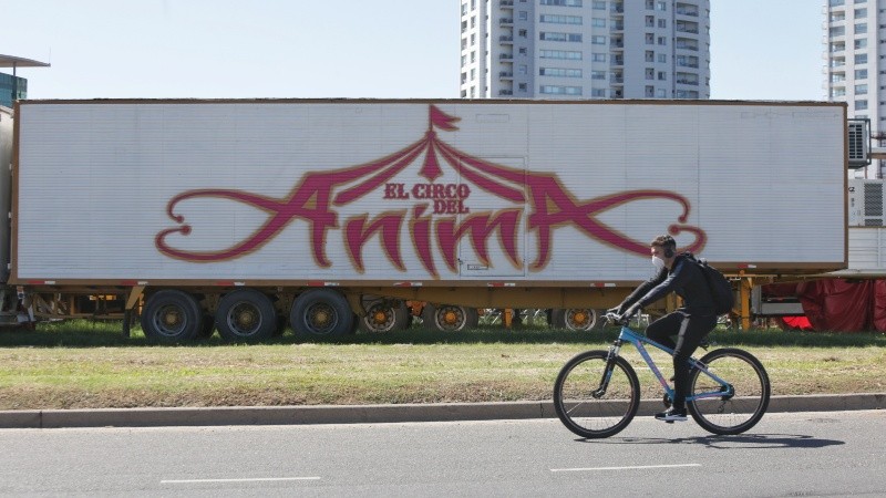 Parte del Circo del Ánima, varado en Rosario.