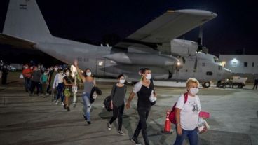 Solá destacó que la Cancillería se dedica "el 90 por ciento de su tiempo a resolver temas vinculados con la pandemia" del Covid-19.