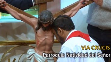 Un Vía Crucis distinto: las imágenes de la ceremonia online.