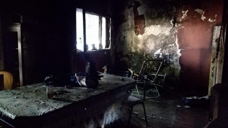 Así quedó la casona tras el incendio. 