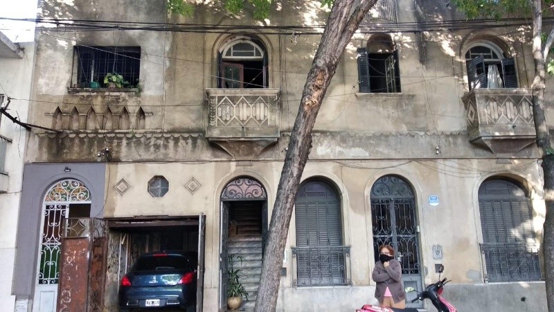 El frente de la casona antigua, cuya planta superior se quemó este sábado. 