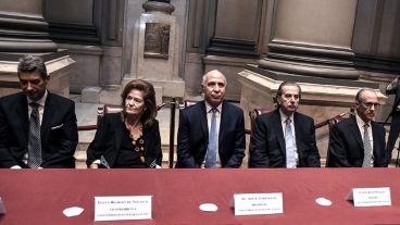 Los jueces supremos decidieron extender la cuarentena por el coronavirus.