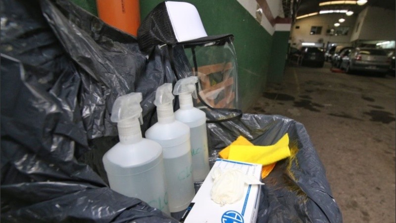 Los elementos de prevención que usan los trabajadores de los talleres. 