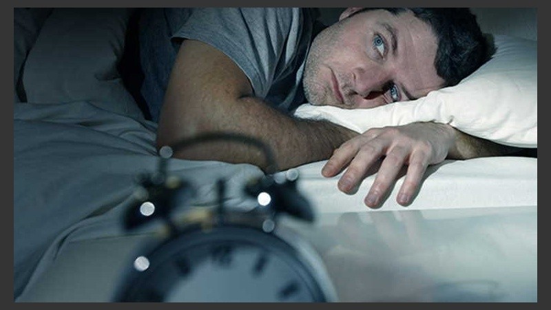 Está demostrado que la privación de sueño provoca que optemos por consumir más alimentos ricos en grasas y altos en calorías.