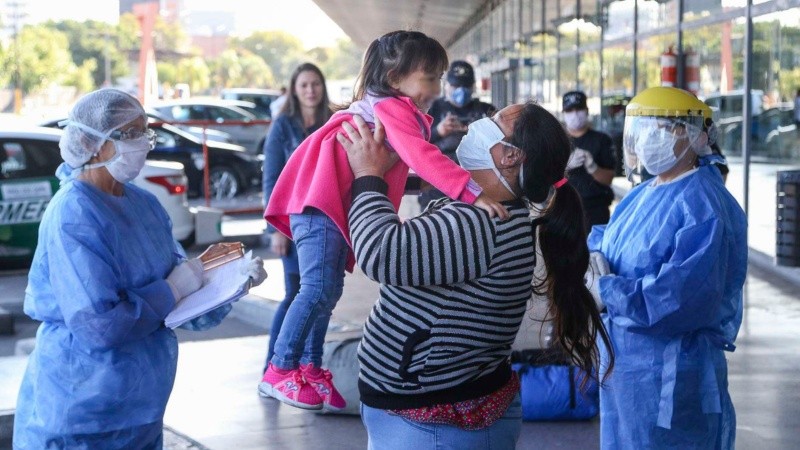 El reencuentro se dio en la terminal de Colectivos Mariano Moreno.